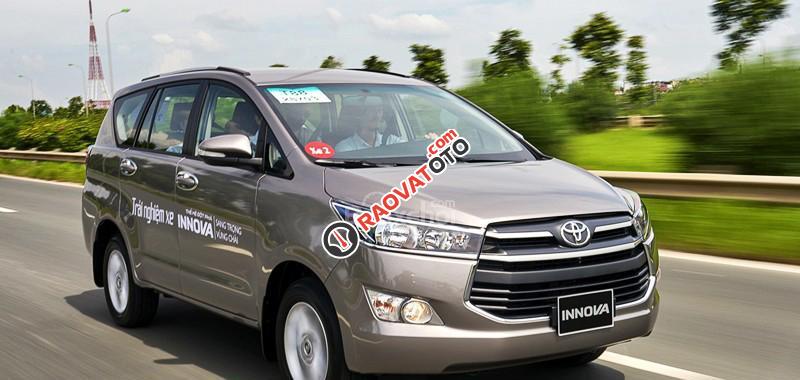 Toyota Hải Dương bán xe Innova 2.0E đời 2017 mới 100%. Bấm gọi: 0941 836 688-2