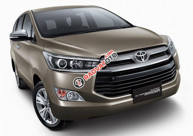 Bán xe Toyota Innova 2018, màu nâu, 710tr-0