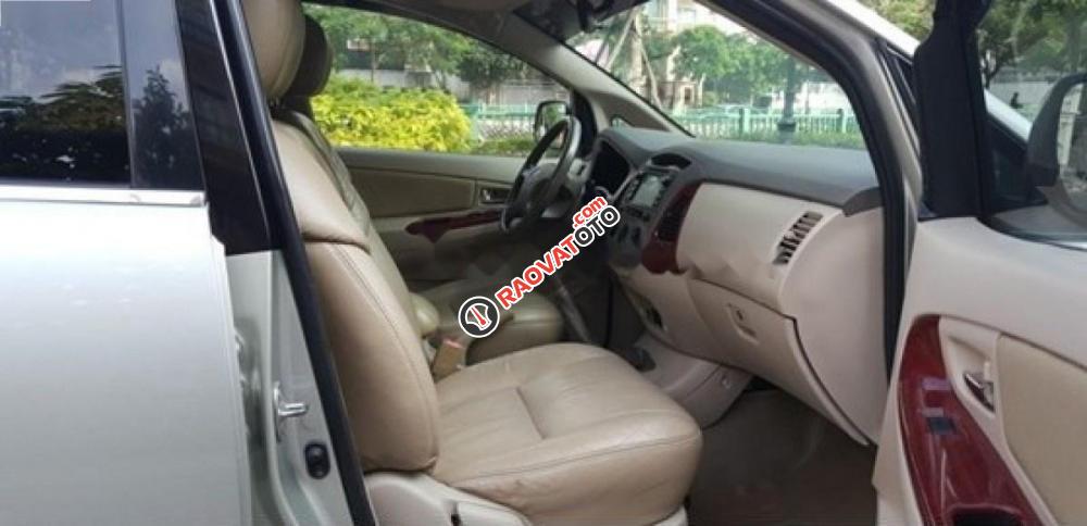 Bán Toyota Innova G đời 2006, màu bạc chính chủ, giá 348tr-7