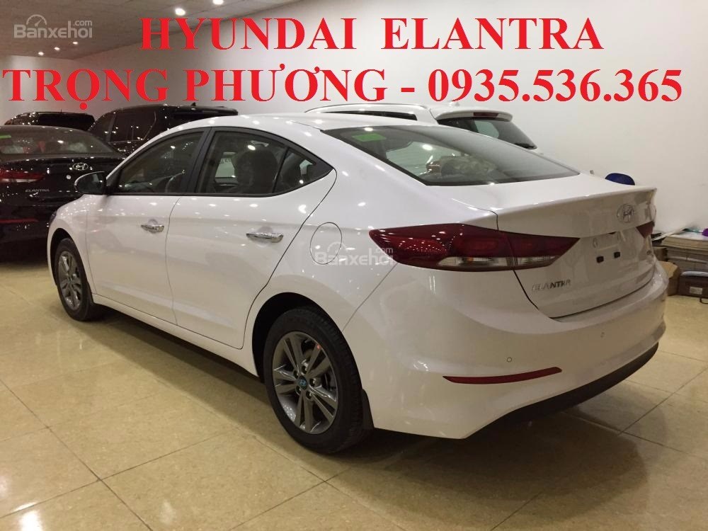 Bán Hyundai Elantra đời 2017, màu trắng, nhập khẩu-2