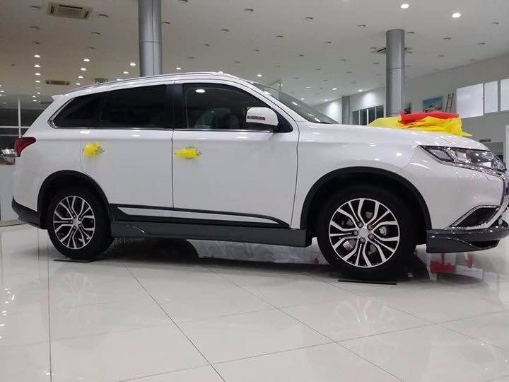 Bán Mitsubishi Outlander đời 2017, màu trắng, nhập khẩu-8