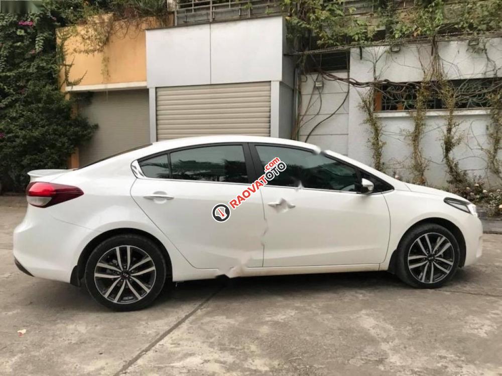 Cần bán xe Kia Cerato AT đời 2016, màu trắng số tự động-2