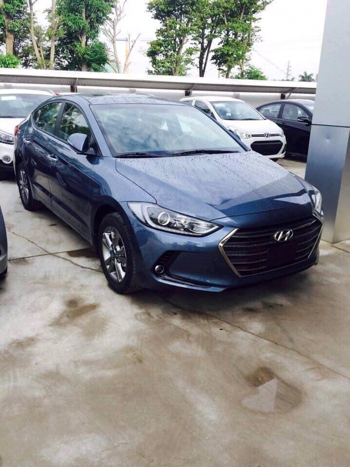 Cần bán xe Hyundai Elantra 2017, màu đỏ, nhập khẩu-6