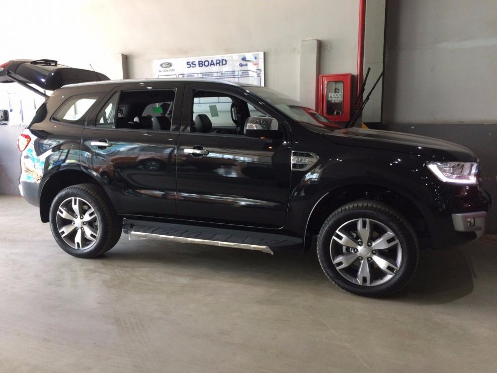 Bán xe Ford Everest đời 2017, màu đỏ, nhập khẩu chính hãng-9