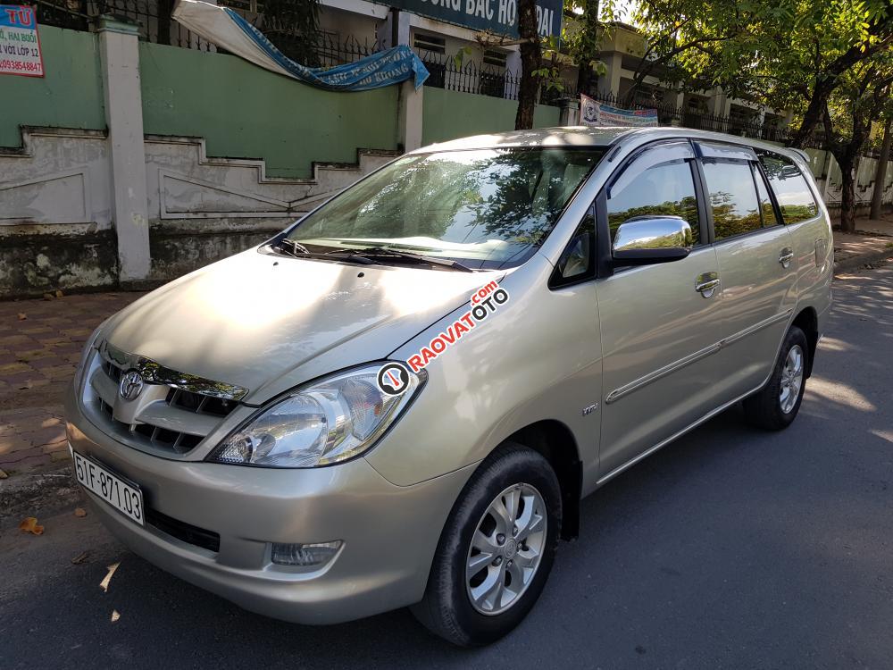 Bán xe Toyota Innova (G) đời 2006 MT, màu ghi-bạc, gia đình sử dụng zin 95%-0