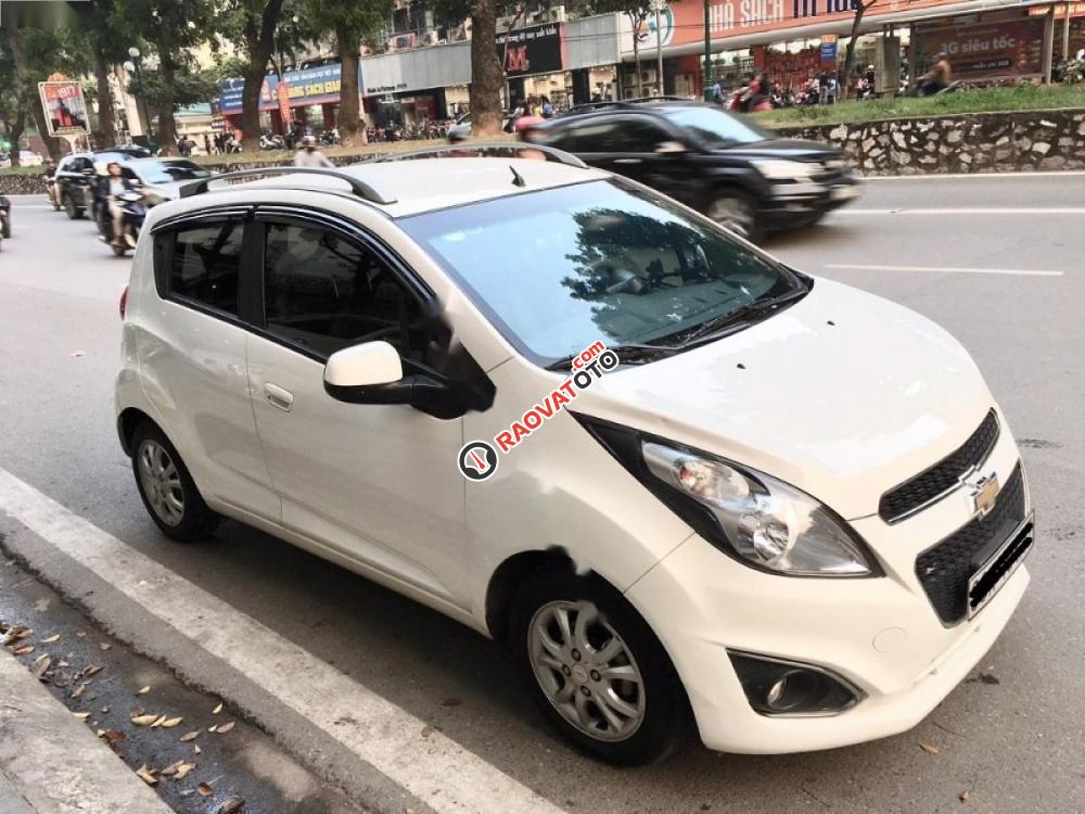 Bán Chevrolet Spark LTZ đời 2014, màu trắng chính chủ, 315 triệu-0