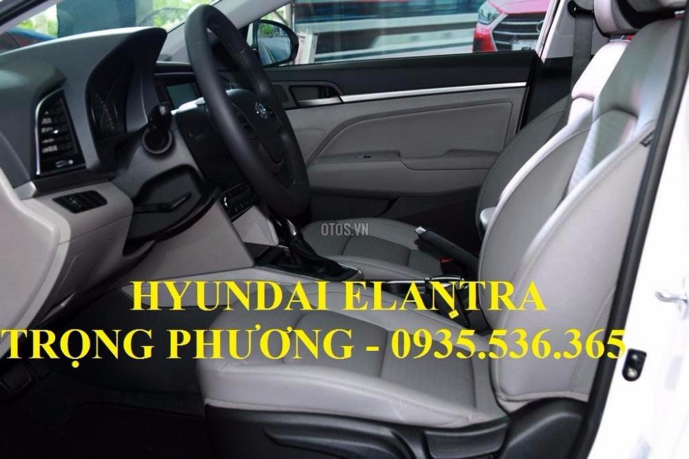 Bán Hyundai Elantra đời 2017, màu trắng, nhập khẩu-13