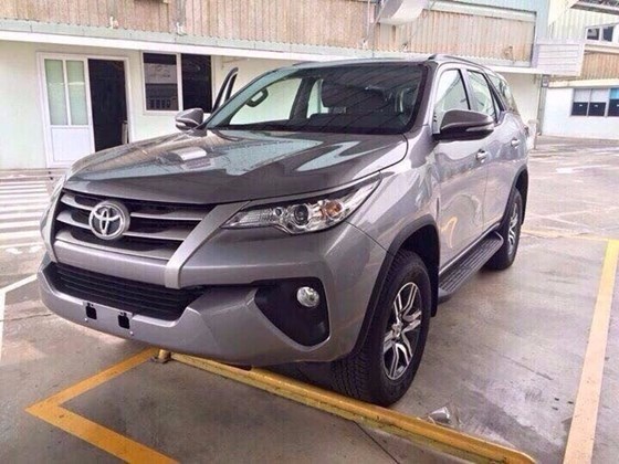 Bán xe Toyota Fortuner năm 2017, màu trắng, nhập khẩu-6