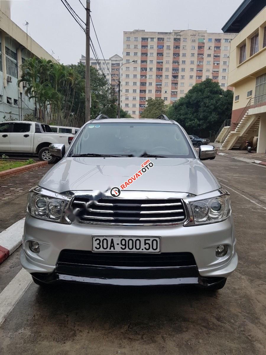 Bán Toyota Fortuner 2.7V 4x4 AT đời 2009, màu bạc như mới-1