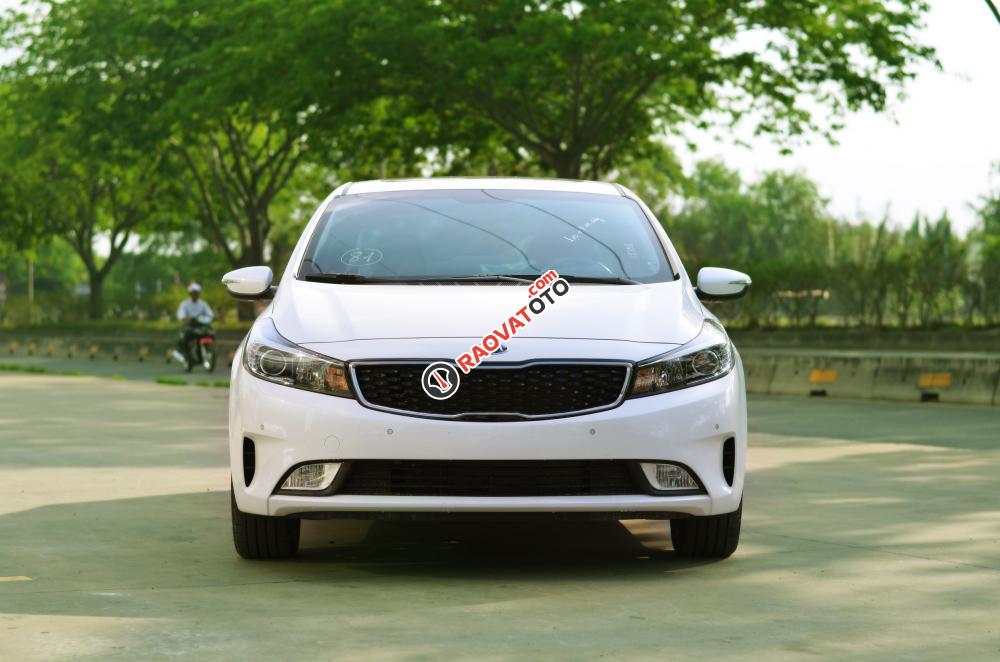 Cần bán Kia Cerato 1.6 MT sản xuất năm 2018, màu trắng-0