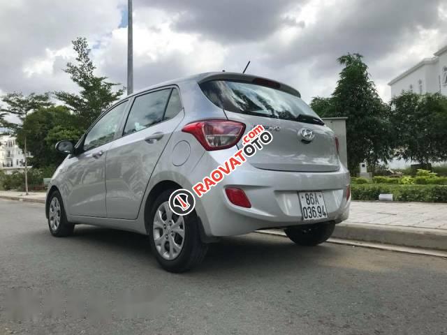 Cần bán gấp Hyundai Grand i10 1.0MT đời 2015, màu bạc-2