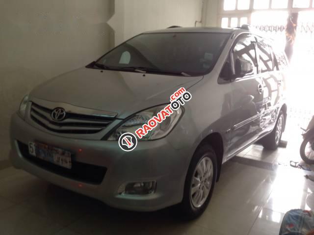 Bán Toyota Innova G đời 2010, màu bạc còn mới-0