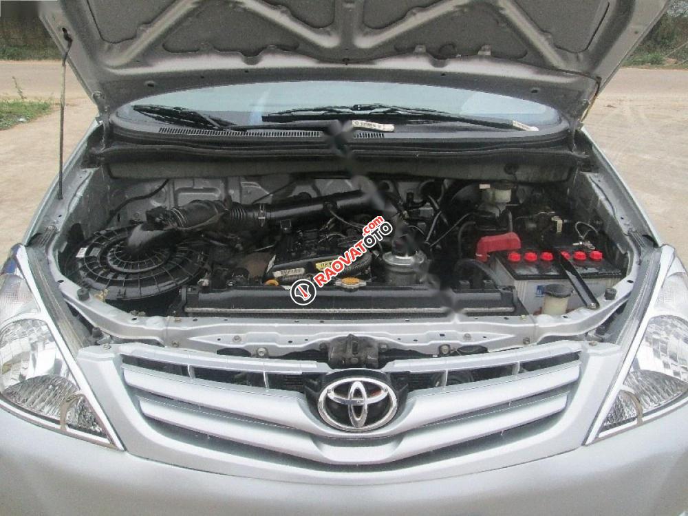 Bán xe Toyota Innova G 2010, màu bạc chính chủ-4