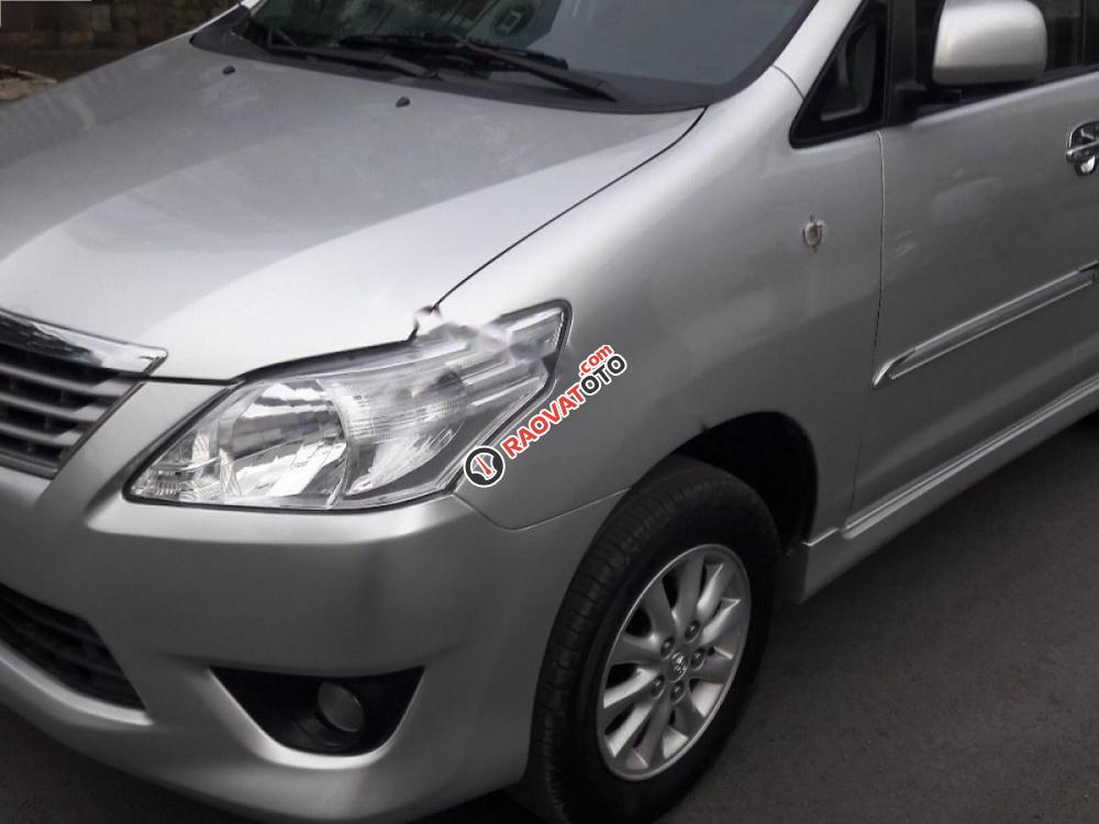 Cần bán lại xe Toyota Innova E đời 2013, màu bạc, giá chỉ 530 triệu-0