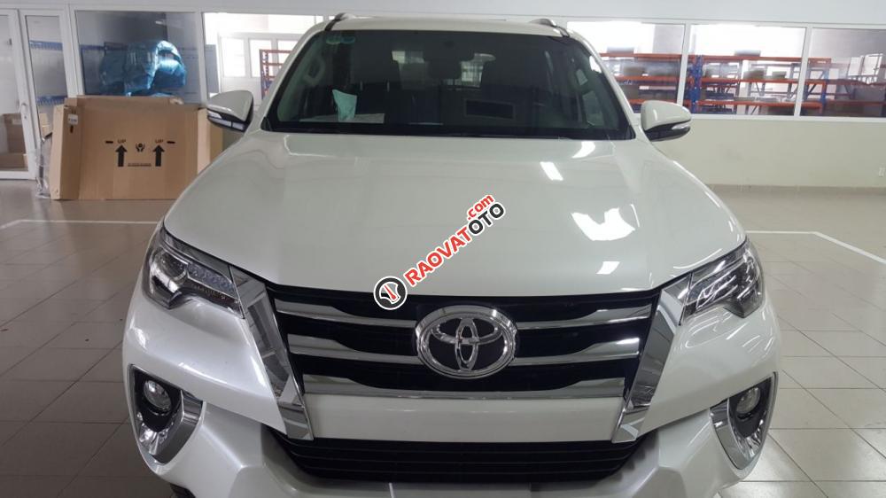 Bán Toyota Fortuner V (4x4) AT đời 2017, nhập khẩu chính hãng, luôn có xe giao sớm-0