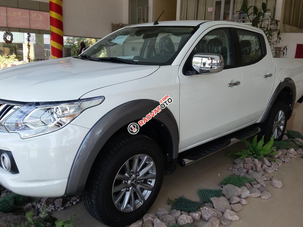 Bán xe Mitsubishi Triton 4x2AT đời 2017, màu trắng, nhập khẩu, giá tốt tại Quảng Nam, LH Quang 0905596067-4