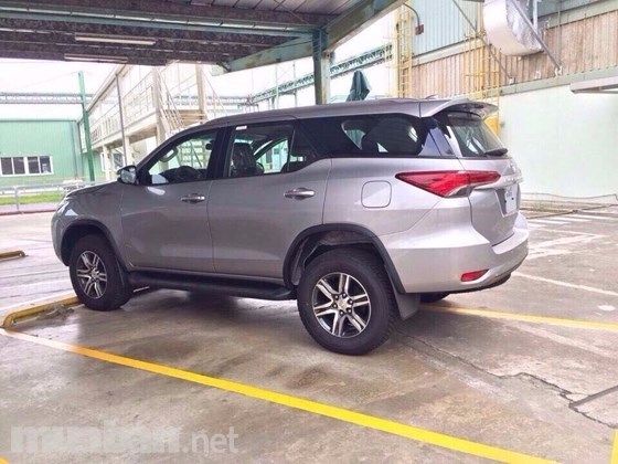 Bán xe Toyota Fortuner năm 2017, màu trắng, nhập khẩu-5