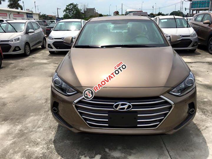 Cần bán Hyundai Elantra sản xuất 2018 màu nâu tại Đắk Lắk, hỗ trợ vay vốn 80% giá trị xe. Hotline 0935904141-1