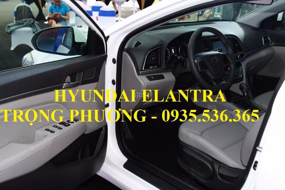 Bán Hyundai Elantra đời 2017, màu trắng, nhập khẩu-14