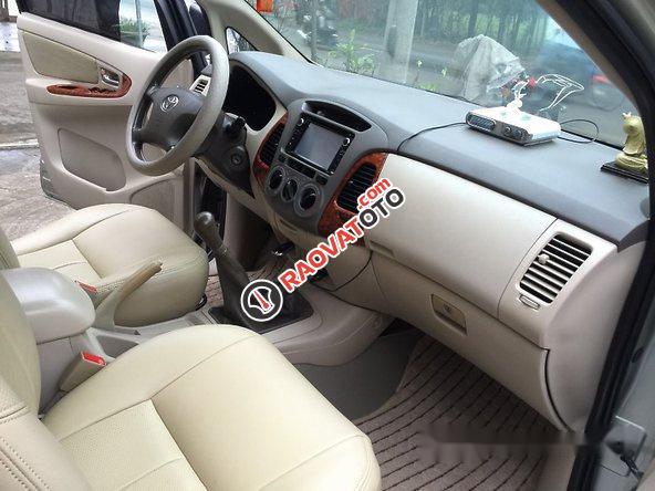 Cần bán gấp Toyota Innova đời 2008, màu bạc chính chủ, giá 385tr-13