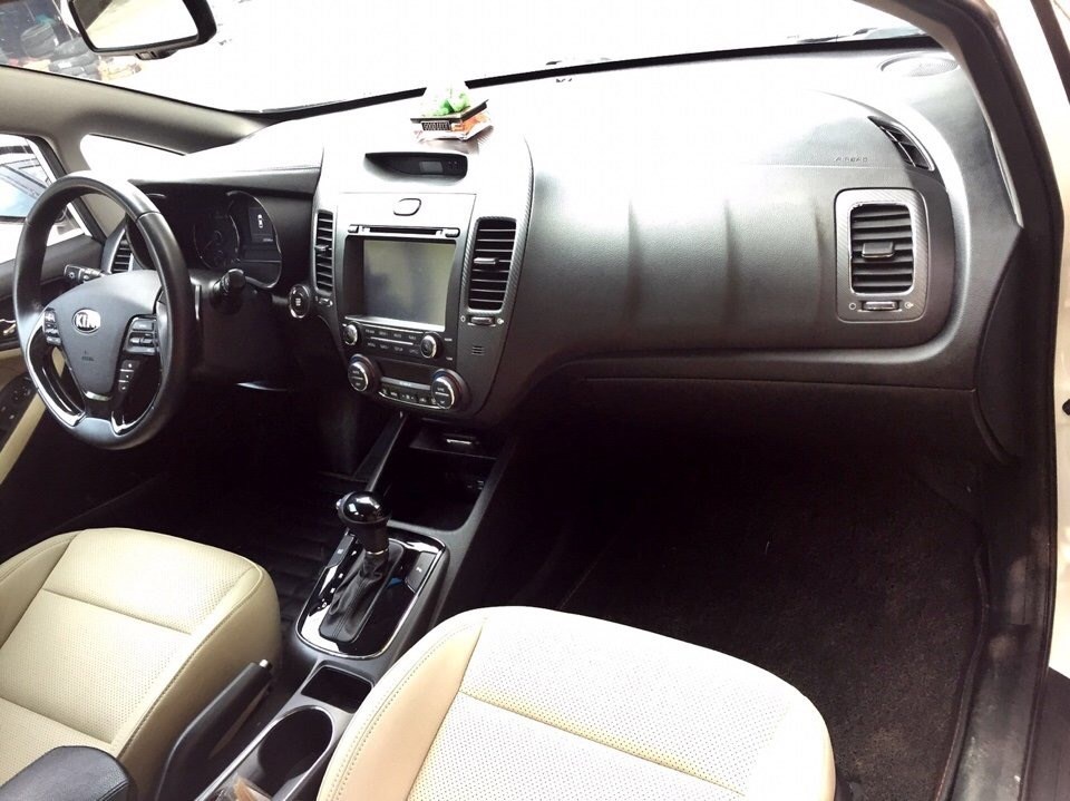 Bán xe Kia Cerato đời 2016, màu trắng, nhập khẩu -2