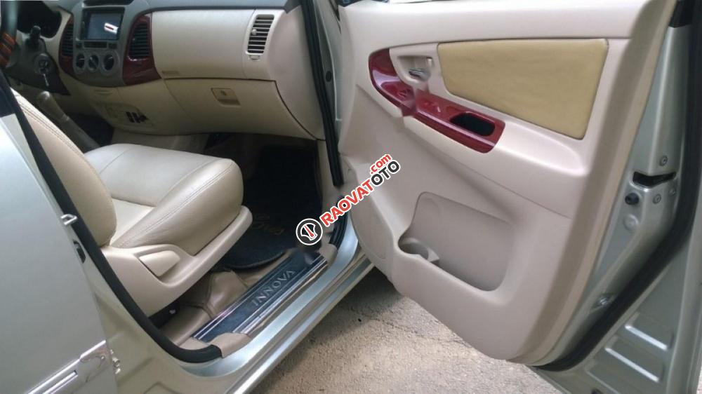 Bán Toyota Innova G đời 2006, màu bạc chính chủ-5