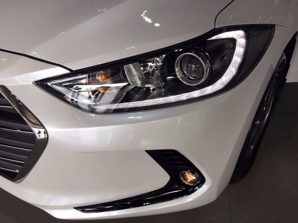 Cần bán xe Hyundai Elantra 2017, màu đỏ, nhập khẩu-11