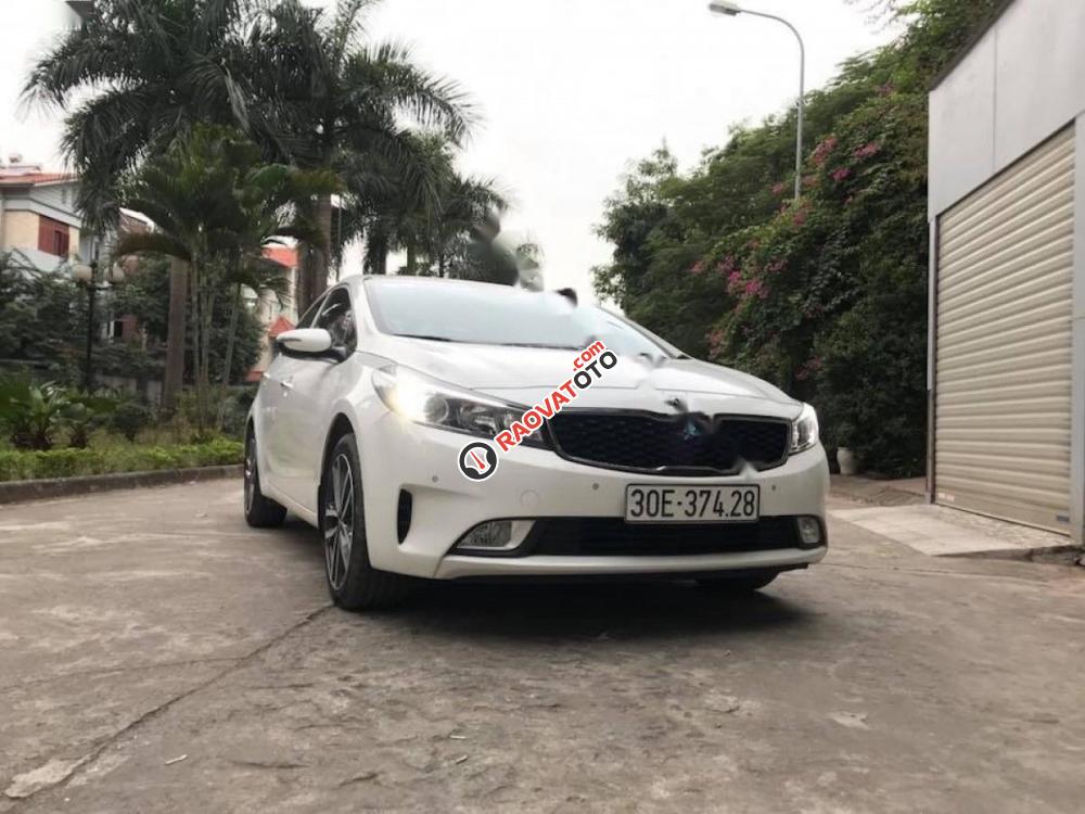 Cần bán xe Kia Cerato AT đời 2016, màu trắng số tự động-0