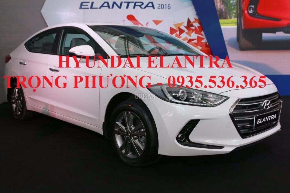 Bán Hyundai Elantra đời 2017, màu trắng, nhập khẩu-5