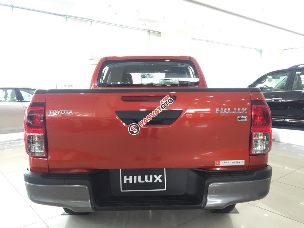 Bán Toyota Hilux 2.4E 2018 xe nhập giao ngay, hỗ trợ trả góp lên tới 90%, hotline: 0948057222-2