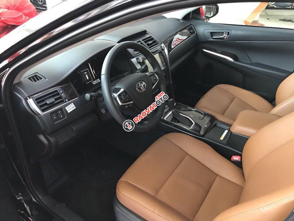 Bán xe Toyota Camry 2.5Q model 2018, màu đen, giao ngay-3