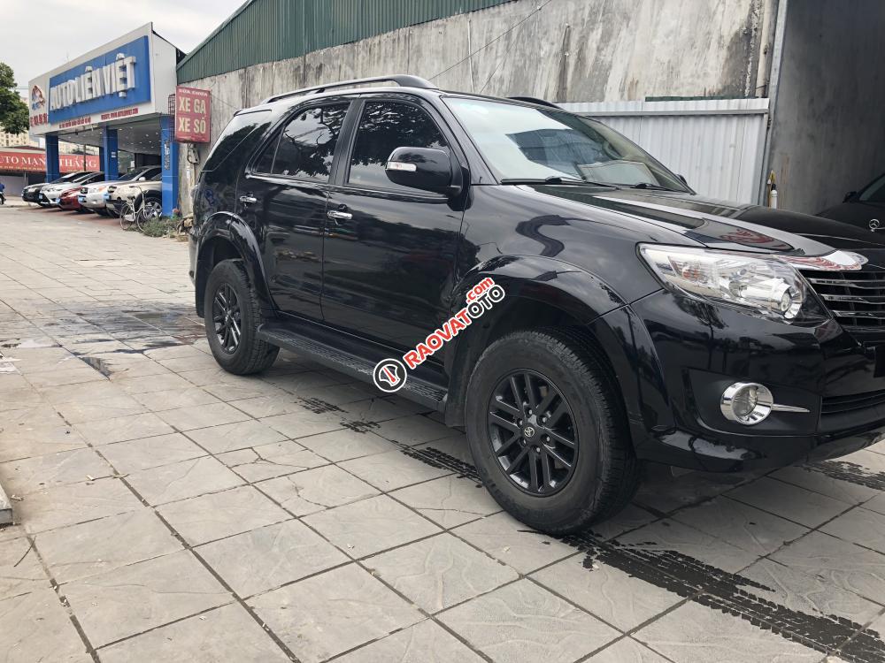 Fortuner 2.7V đời 2015 màu đen form mới, xe đẹp-1