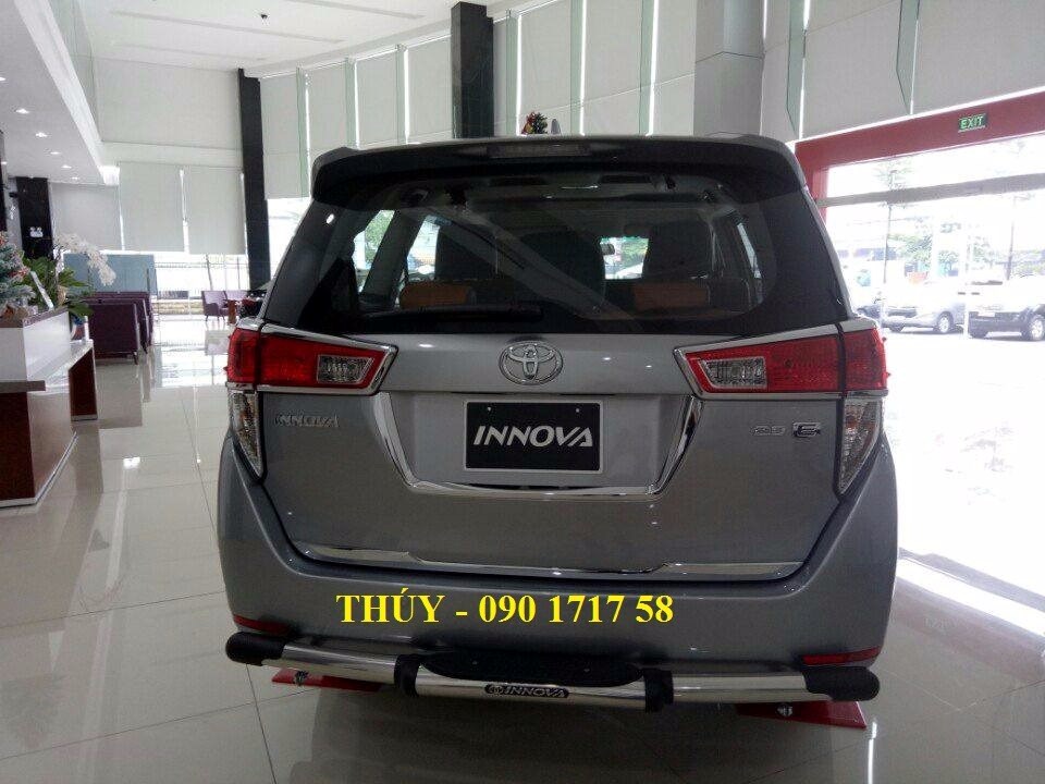 Cần bán xe Toyota Innova đời 2017, màu bạc, xe nhập-4