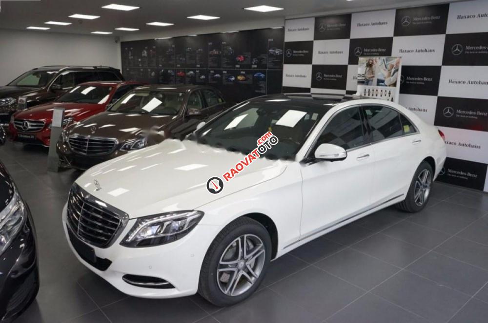 Cần bán lại xe Mercedes 400 2017, màu trắng như mới-1