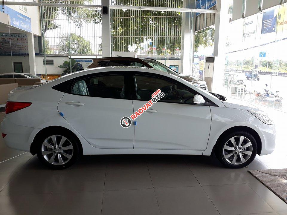 Hyundai Bà Rịa - Vũng Tàu, bán Hyundai Accent blue 1.2AT mới, màu trắng, hỗ trợ vay ngân hàng, thủ tục nhanh gọn-1