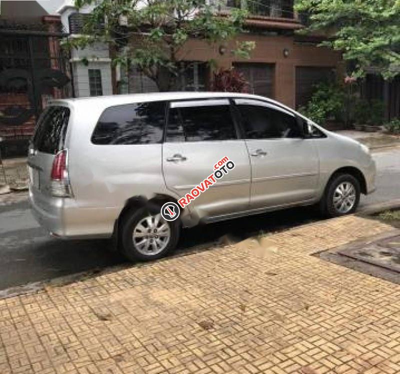 Cần bán xe Toyota Innova G năm 2010, màu bạc, giá 420tr-3