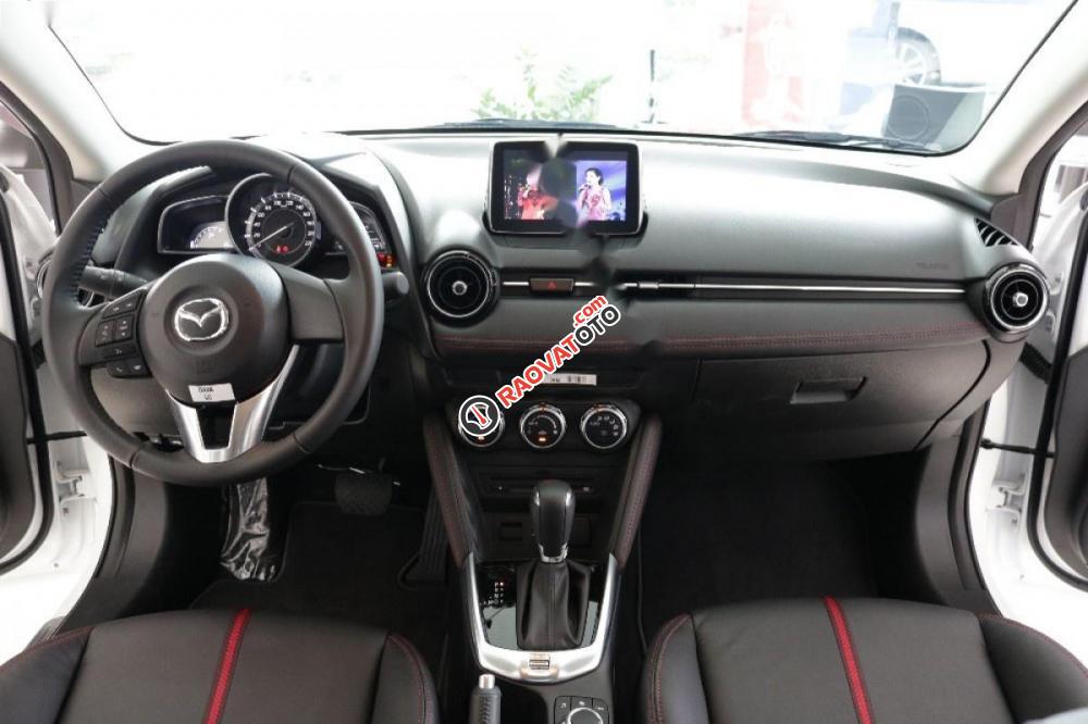 Cần bán Mazda 2 1.5 AT đời 2017, màu trắng-3