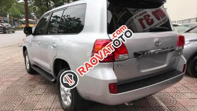 Bán xe Toyota Land Cruiser năm 2015 màu bạc, nhập khẩu nguyên chiếc-0