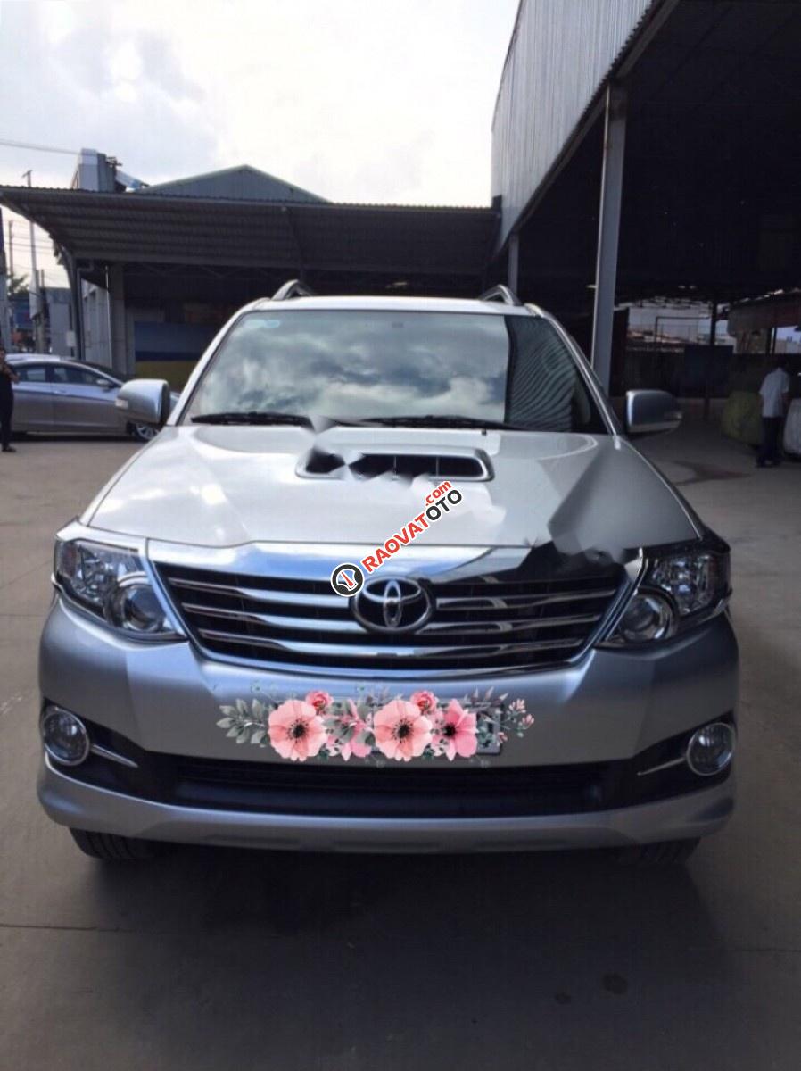 Bán Toyota Fortuner G 2.5MT 2015, màu bạc số sàn, giá tốt-0