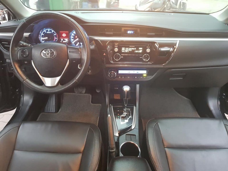 Cần bán lại xe Toyota Corolla altis 1.8 đời 2015, màu đen, xe nhập-10