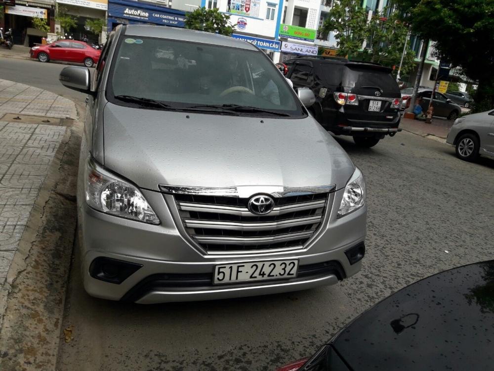 Bán Toyota Innova đời 2015, màu bạc, nhập khẩu-4