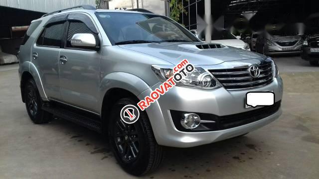 Bán Toyota Fortuner 2.5MT đời 2015, màu bạc-0