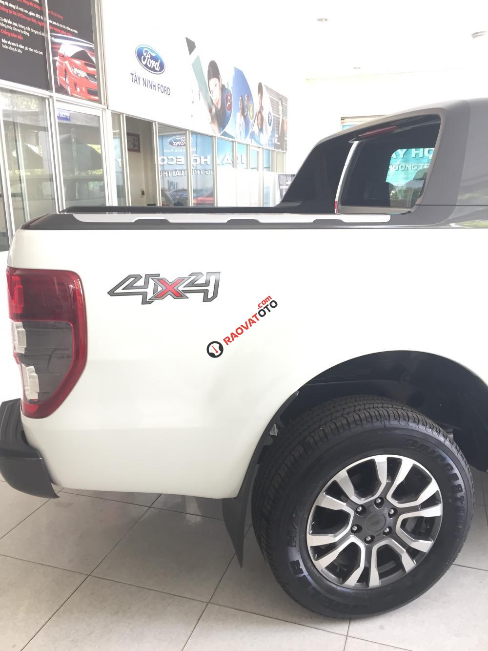 Bán Ford Ranger Wildtrak màu trắng, có xe tại Tây Ninh, giao xe liền-4