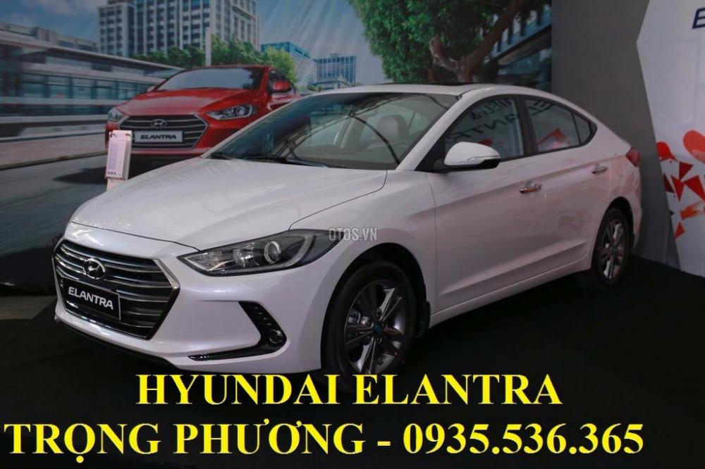 Bán Hyundai Elantra đời 2017, màu trắng, nhập khẩu-6