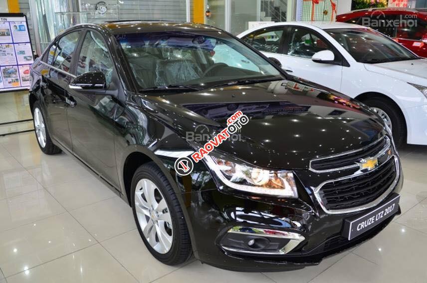 Bán xe Chevrolet Cruze 1.6L MT đời 2017, màu đen-1