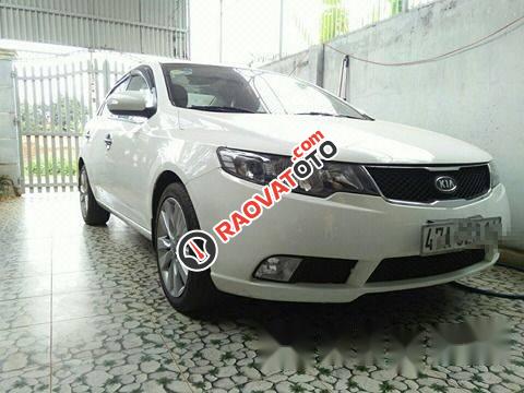 Cần bán lại xe Kia Cerato đời 2010, màu trắng số sàn, giá 380tr-2