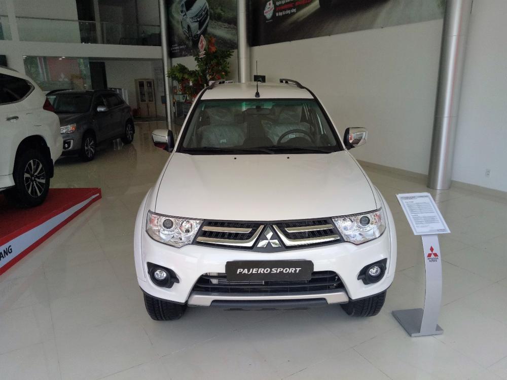 Cần bán Mitsubishi Pajero Sport đời 2017, màu trắng, nhập khẩu nguyên chiếc-1