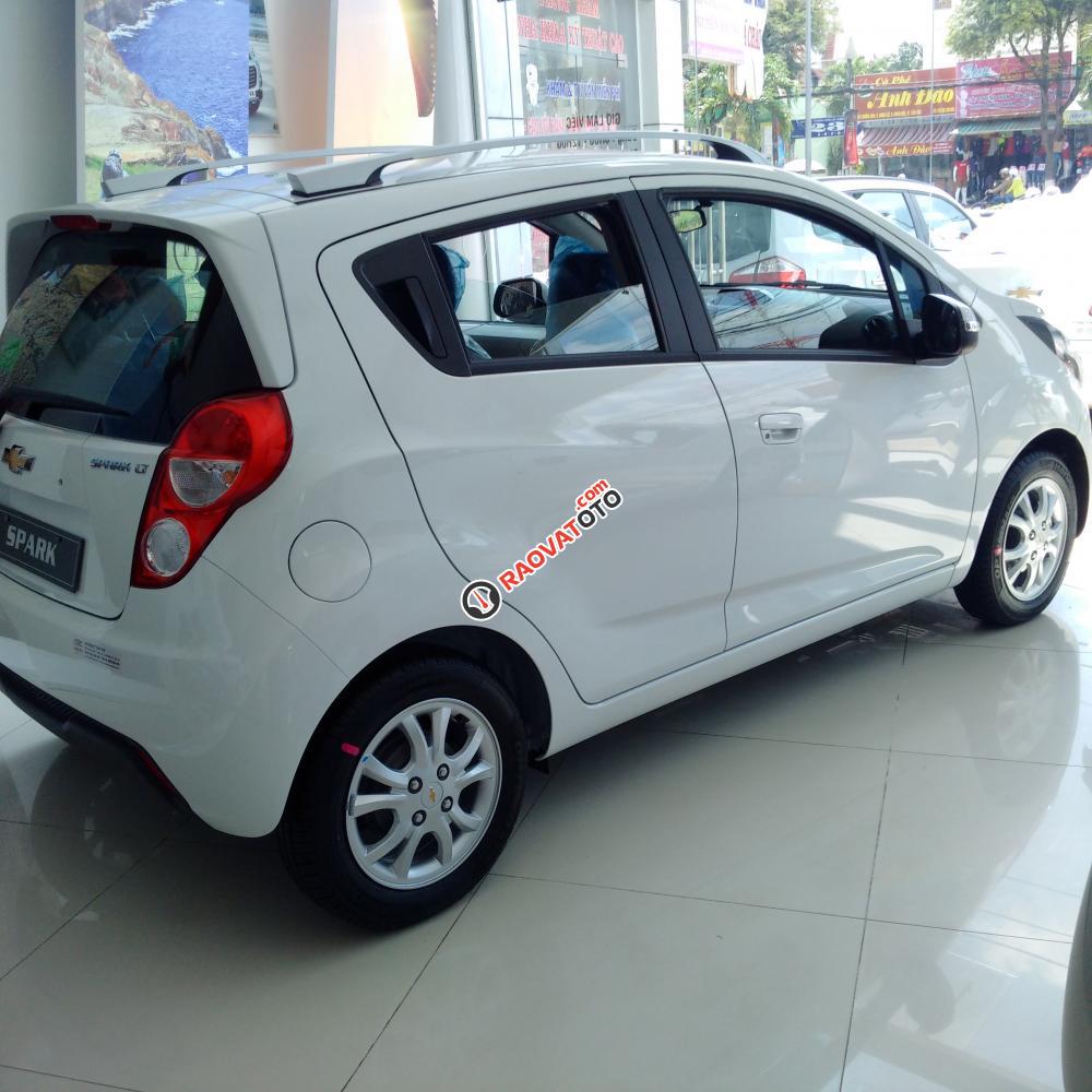 Chevrolet Spark 2017, hỗ trợ vay ngân hàng 90%. Gọi Ms. Lam 0939193718-3