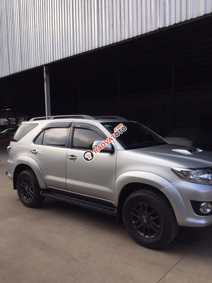 Bán Toyota Fortuner 2015, màu bạc-1