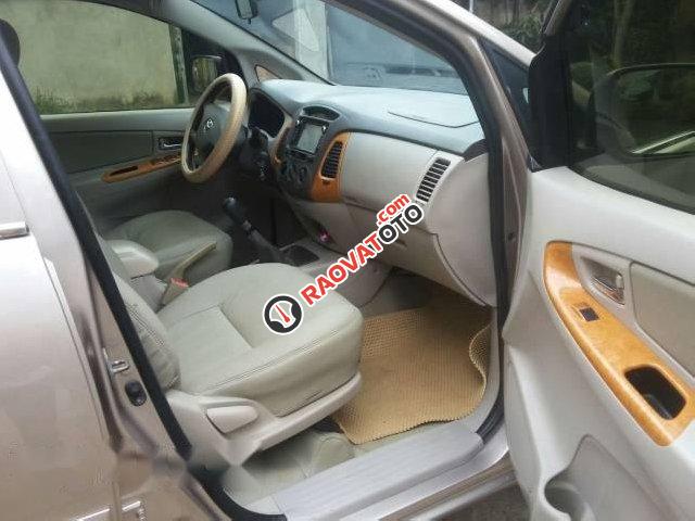 Cần bán gấp Toyota Innova G đời 2010, chính chủ-3
